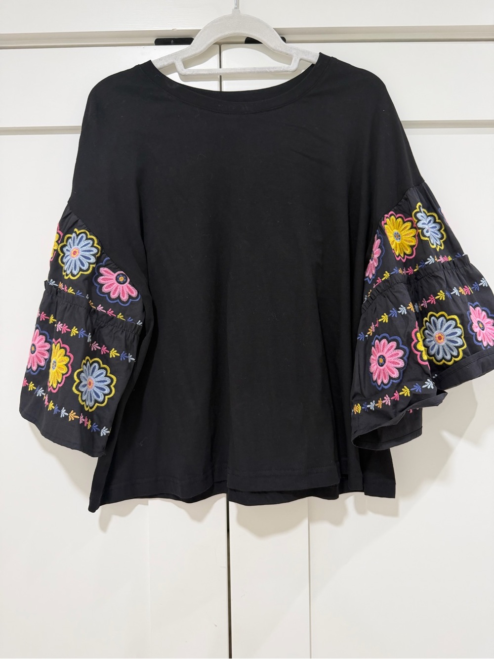 Oddi Los Angeles Black Embroidered Floral Bell Sleeve Top Large